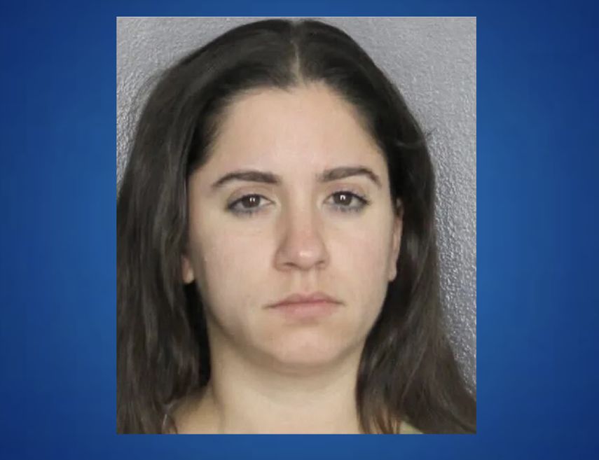 Emily Sabogal, de 32 años, identificada como la madre de los dos menores de edad.