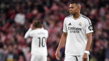 El atacante del Real Madrid, Kylian Mbappé, reacciona durante un partido ante el Athletic, el 4 de diciembre de 2024.
