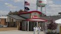 Empleados salen de la planta procesadora de carne Tyson Foods en Logansport, Indiana. (AP Foto/Michael Conroy, File) Empleados salen de la planta procesadora de carne Tyson Foods en Logansport, Indiana. (AP Foto/Michael Conroy, File)