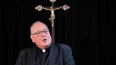 ARCHIVO - En esta foto del 30 de septiembre del 2019, el cardenal Timothy Dolan, arzobispo de Nueva York, habla en una conferencia de prensa.