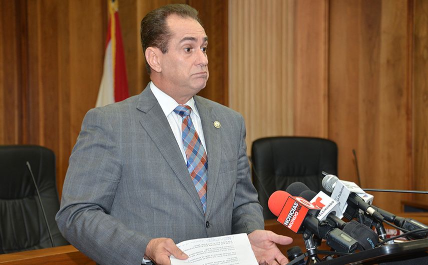 “El alcalde [José Díaz, en la foto] dijo que no sabía nada y que no se acordaba de que había que pagar un seguro, dijo la comisionada de Sweetwater Isolina Maroño. (Giselle Santalucci)