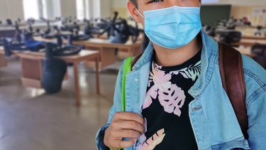 Cientos de miles de estudiantes aguardan por regresar a las escuelas.