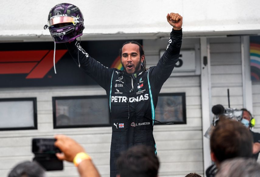 El piloto de Mercedes, el brit&aacute;nico Lewis Hamilton, celebra tras ganar el Gran Premio de Hungr&iacute;a de la F&oacute;rmula Uno, en el circuito de Mogyorod, Hungr&iacute;a, el domingo 19 de julio de 2020.&nbsp;