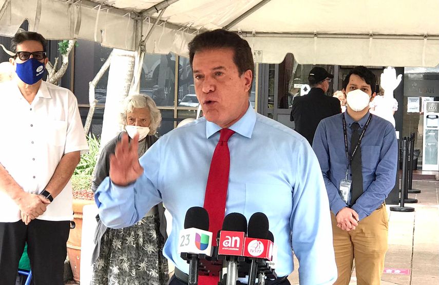 Carlos Hernández, alcalde de Hialeah.