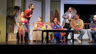 Escena de la obra Si celular hablara, que se exhibe en la sala del&nbsp;Teatro&nbsp;ABA, en Ciudad de&nbsp;Panamá.