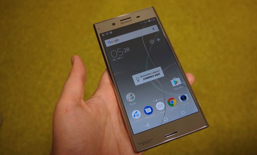 El Xperia XZ tiene una cámara de 19 megapíxeles y gracias a una nueva tecnología de memoria puede grabar hasta 960 imágenes por segundo.