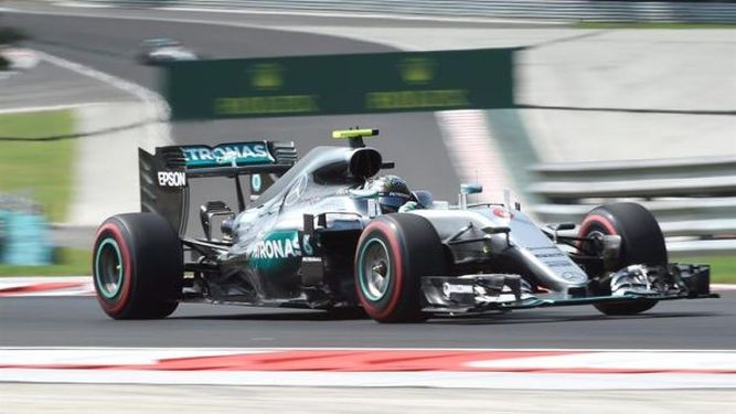 Rosberg logró su cuarta pole de la temporada. (EFE)