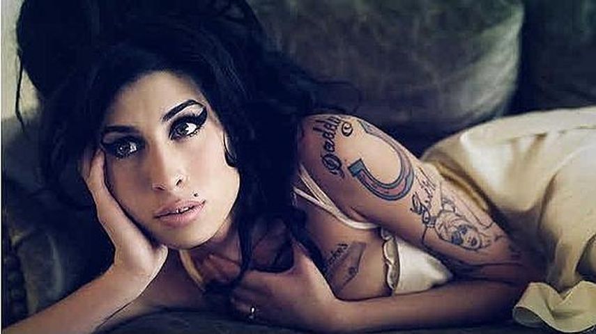 Según el padre de la cantante Amy Winehouse, el director del documental  Amy, estrenado este viernes, no entendió la naturaleza de las adicciones. (CORTESÍA)