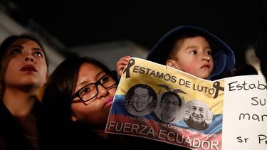 Tributo en Quito a la memoria del periodista Javier Ortega, el fotógrafo Paúl Rivas y el chofer Efraín Segarra, integrantes del equipo de prensa de El Comercio, asesinados por un grupo disidente de las FARC. 