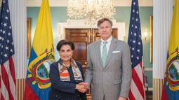 Gabriela Sommerfeld y Christopher Landau. (Cancillería ecuatoriana)