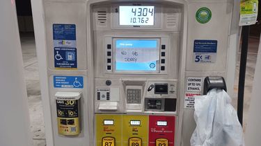 Varias gasolineras en Miami no están expendiendo gasolina regular y especial. La causa sería las inundaciones en Broward.