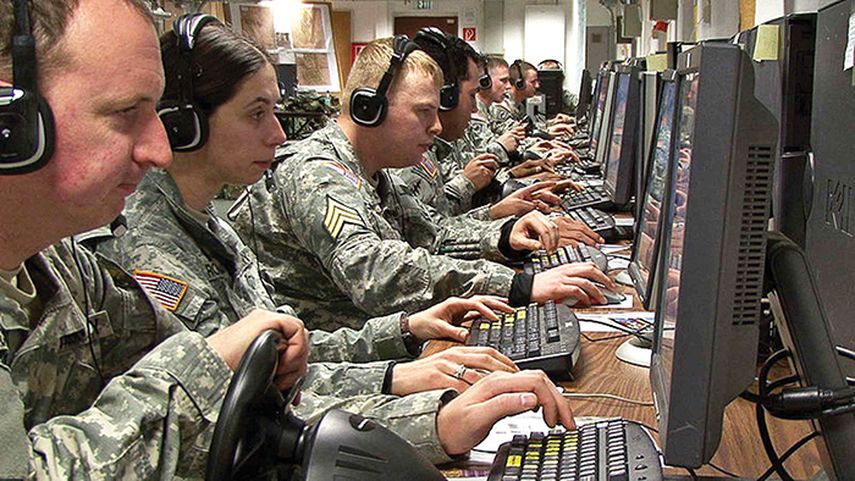 El uso de la informática para hacer la guerra no es en realidad un planteamiento nuevo. Desde el momento en que los sistemas de inteligencia se combinaron con medios de transmisión, su utilización en los conflictos bélicos fue inmediata. (Cortesía)