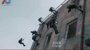 Una imagen muestra maniobras del ej&eacute;rcito de China. Captura de pantalla de video.&nbsp;