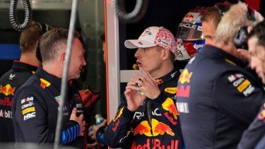 El piloto de Red Bull, el holandés Max Verstappen, reacciona en el garage durante la segunda sesión de práctica para el Gran Premio de Japón en el circuito de Suzuka, el viernes 5 de abril del 2024.&nbsp;