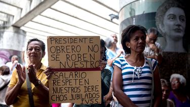 El representante sindical señaló que los maestros y profesores seguirán demandando en la calle mejores salarios, y que las instituciones educativas que estén destruidos y sin alimentos para los alumnos serán cerrados.