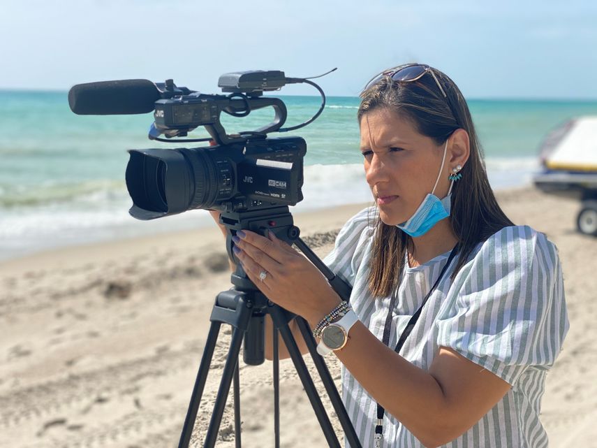 Doricer Alvarado tuvo que aprender a hacer cámara y a editar para entrar en los medios de comunicación de Florida.&nbsp;