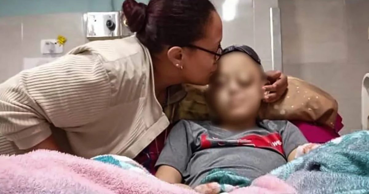 Damir Ortiz, el niño cubano con neurofibromatosis, viaja a Miami para tratamiento vital