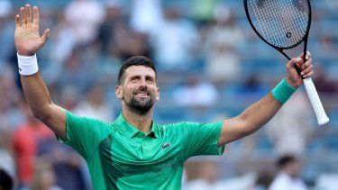 El serbio Novak Djokovic celebra luego de obtener una victoria sobre Sebastian Korda en el Abierto de Miami, el 27 de marzo de 2025.