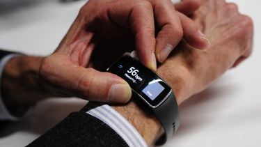 Científicos mexicanos están desarrollando un reloj-pulsera que mide en tiempo real la concentración de colesterol y triglicéridos a partir de la viscosidad de la sangre. (Foto: EFE)