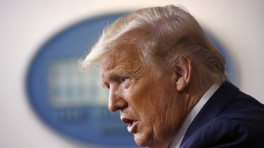 El presidente Donald Trump habla el domingo sobre el coronavirus durante un informe en la Casa Blanca. &nbsp;