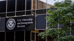 Los funcionarios de migración tienen ahora mayor discrecionalidad para otorgar o negar la residencia permanente / Cortesía USCIS.