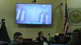 La técnica de la escena del crimen Marissa Poppell presenta evidencia fotográfica durante el juicio de Alec Baldwin por homicidio involuntario en el Tribunal de Distrito del Condado de Santa Fe, Nuevo México, el 11 de julio de 2024.