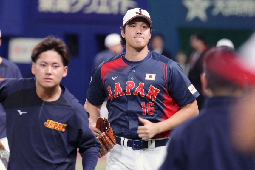 La estrella de los Dodgers de Los Ángeles, Shohei Ohtani (C), durante una práctica de la selección de Japón, el 26 de febrero de 2026.