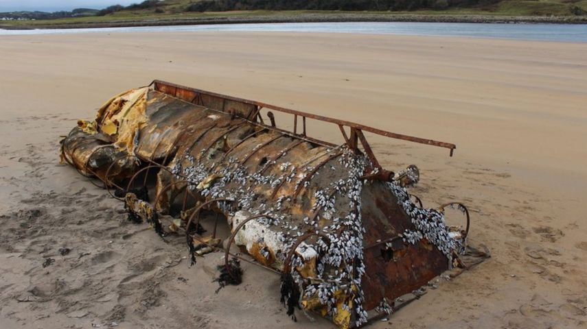 El fotógrafo estadounidense Bill Klipp que ha visto muchos barcos similares que han sido abandonados en islas alrededor de los Cayos de la Florida, afirmó estar seguro de que el barco que ha sido hallado en Irlanda es lo que se conoce como una balsa cubana.