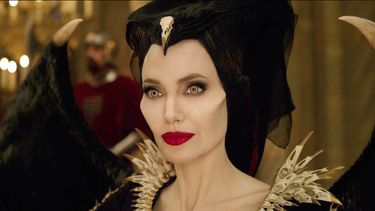 Angelina Jolie como Maleficent en una escena de Maleficent: Mistress of Evil.