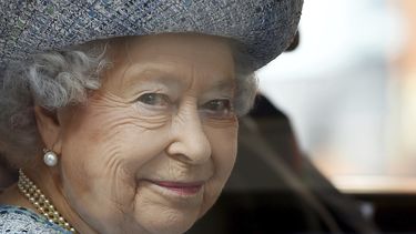 Revelan cuántas bebidas alcohólicas toma la Reina Isabel II al día