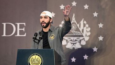 El presidente salvadoreño Nayib Bukele ofrece una conferencia de prensa en un hotel en San Salvador, el 28 de febrero de 2021.&nbsp;