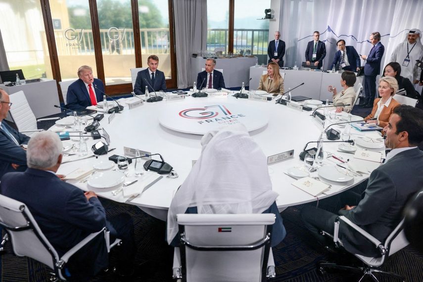 La cumbre del G7 se celebrará del 15 al 17 de junio en la ciudad francesa de Évian-les-Bains, cerca de Suiza, y contará con la presencia de los líderes de los países miembros, así como del alto representante de la UE para Asuntos Exteriores y Política de Seguridad y de Asuntos Exteriores y de la República Democrática del Congo y de los ministros de Brasil, Canadá, los Emiratos Árabes Unidos y Turquía.