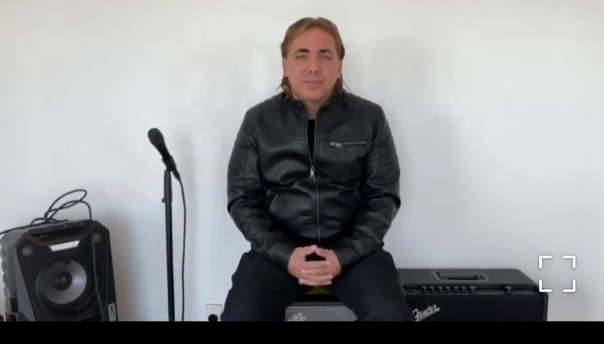 El cantante Cristian Castro emite emotivo mensaje tras la muerte de su padre.&nbsp;