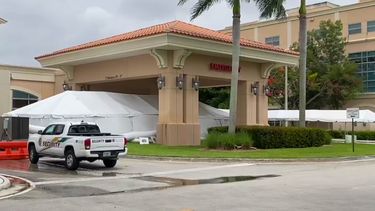 Centro móvil para casos de COVID instalado por el Bapstist Hospital en West Kendall.