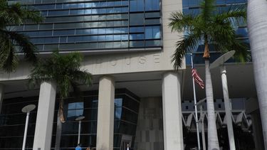 Los médicos acusan a la OPS de participar en un esquema ilegal&nbsp; en contubernio con los gobiernos de Brasil y Cuba.&nbsp;