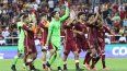 Jugadores de Venezuela saludan a la fanaticada luego de vencer a Perú en el Sudamericano Sub-20, el 25 de enero de 2025.