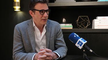 El director francés Michel Hazanavicius, ganador de cinco premios óscares por The Artist, recibió en el Festival Internacional de Cine de Bruselas un homenaje a su trayectoria cinematográfica