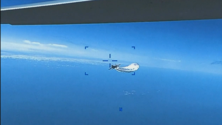 Captura de pantalla segundos antes que el caza ruso&nbsp;vertiese combustible sobre el avión no tripulado y golpease su hélice. &nbsp;