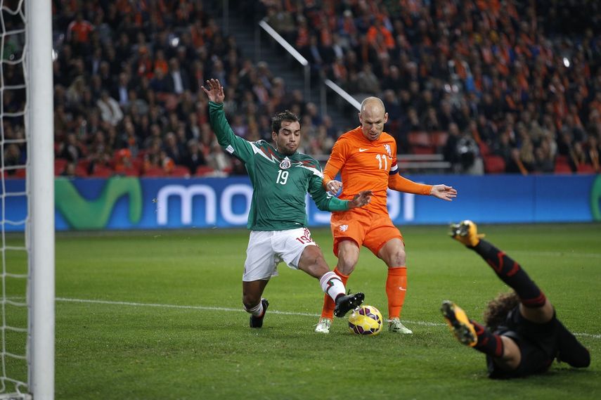 Tras perder dos de los tres primeros partidos, la selección de Hiddink necesita reaccionar (AP)