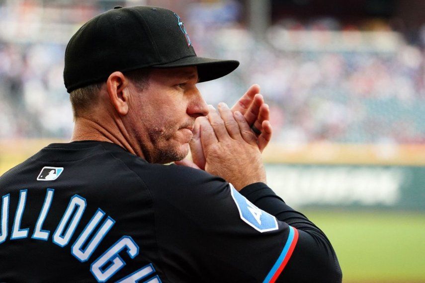 El mánager de los Marlins de Miami, Clayton McCullough, durante un juego ante los Bravos de Atlanta, el 8 de agosto de 2025.