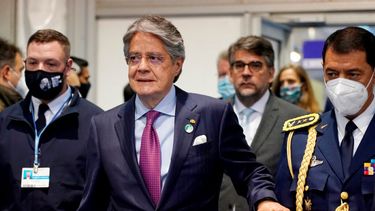 El presidente de Ecuador Guillermo Lasso (centro).