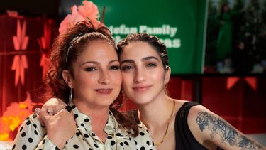 Gloria y Emily Estefan posan durante una entrevista con Diario Las Américas.&nbsp;