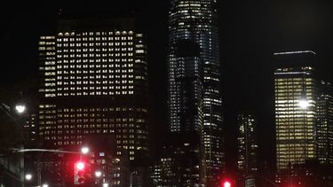 &nbsp;El edificio One World Trade (arriba) se ilumina en honor a las víctimas de un ataque perpetrado por un hombre que atropello a una multitud hoy, este martes 31 de octubre de 2017, en Nueva&nbsp;York&nbsp;.&nbsp;