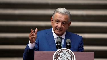 El presidente Andrés Manuel López Obrador durante su intervención en la Cumbre de Líderes de América del Norte en el Palacio Nacional en Ciudad de México, el 10 de enero de 2023. La Secretaría de Cultura denunció que la empresa Shein plagió diseños de una etnia de su país.