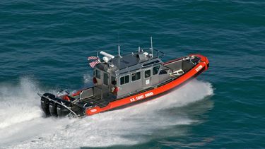 Fotografía de una embarcación de la Guardia Costera de los EEUU publicada en Twitter (@USCGSoutheast) tras una operación de rescate.