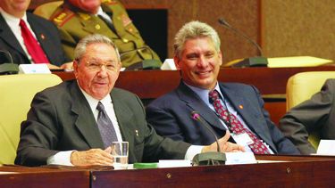 Raúl Castro y Miguel Díaz-Canel en una de las reuniones de la llamada Asamblea Nacional del Poder Popular.