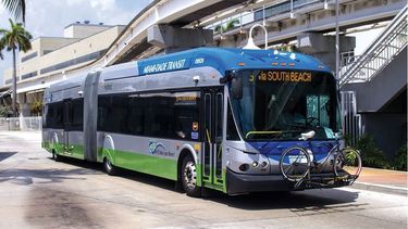 miami-dade aprueba uso de buses por carriles rapidos y veta extension del metrorail al sur