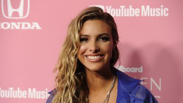 En esta foto del 12 de diciembre del 2019, Lele Pons llega al evento Mujeres en la Música de Billboard, en Los Ángeles.&nbsp;