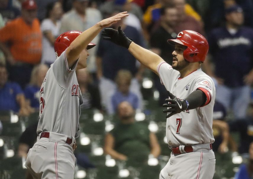 El tercera base de los escarlatas, que llegó a 38 jonrones en la temporada, la sacó en solitario en el octavo episodio, y es el pelotero de su país con más batazos de vuelta completa esta temporada.