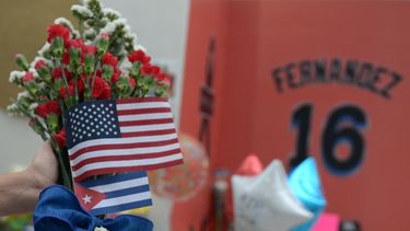 Dedican un ramo de flores a la memoria del lanzador de los Marlins José Fernández.